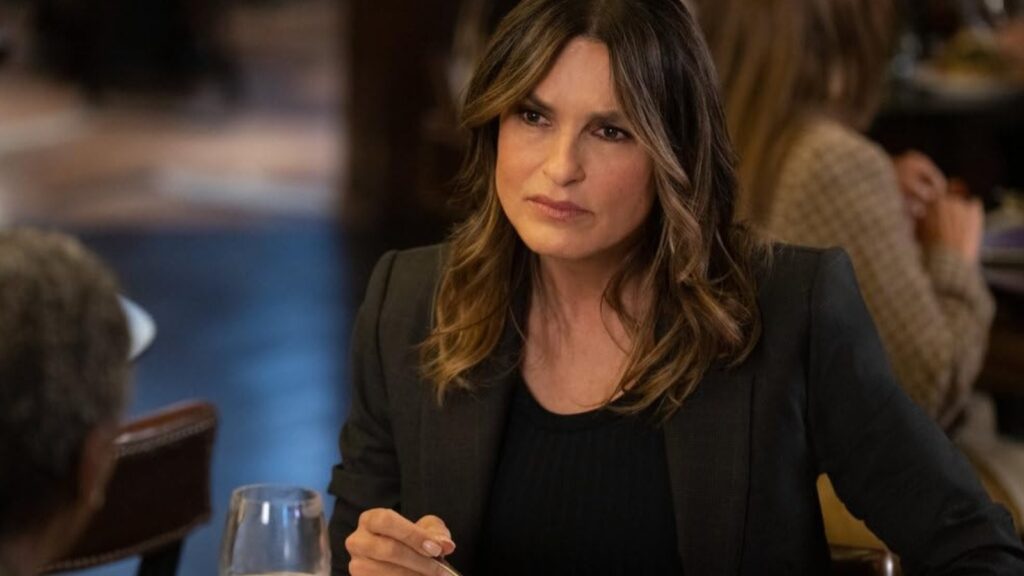 Mariska Hargitay dining as Olivia Benson in Law and Order SVU Season 27