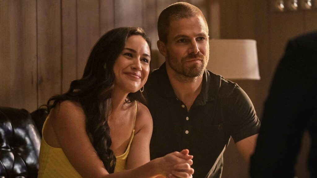 Stephen Amell and Alison Luff in Heels season 2.