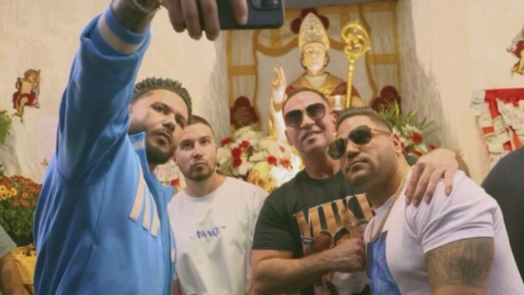  Paul 'Pauly D' DelVecchio, Mike 'The Situation' Sorrentino,  Ronnie Magro, and Vinny Guadagnino from Jersey Shore Family Vacation season 8