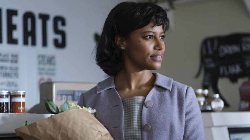 Taylour Paige as Charlotte Hanlon in IT: Welcome to Derry holding flowers