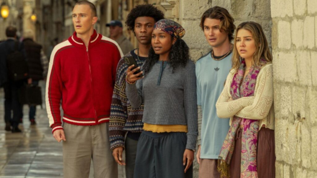 Drew Starkey, Jonathan Daviss, Carlacia Grant, Chase Stokes, Madelyn Cline in Outer Banks season 5
