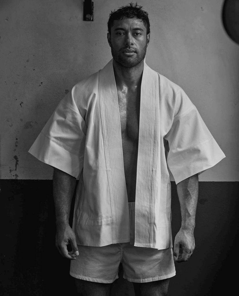 Uli Latukefu in robes